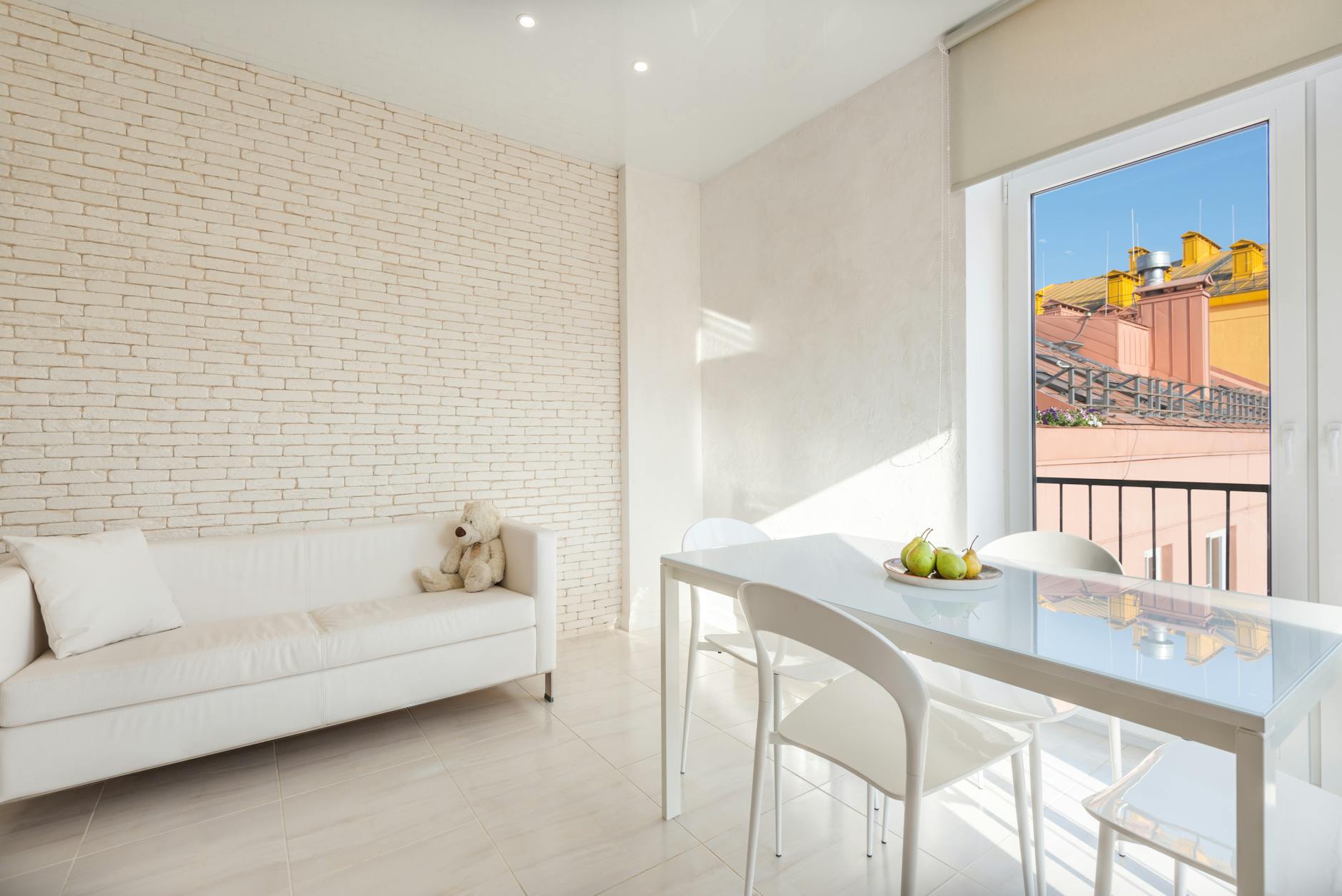 Bright, spotlessly clean apartment living room